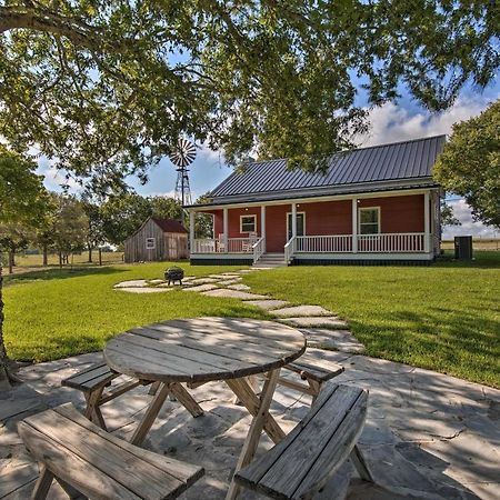 Peaceful Schulenburg Farmhouse With Fire Pit And Grill Kültér fotó