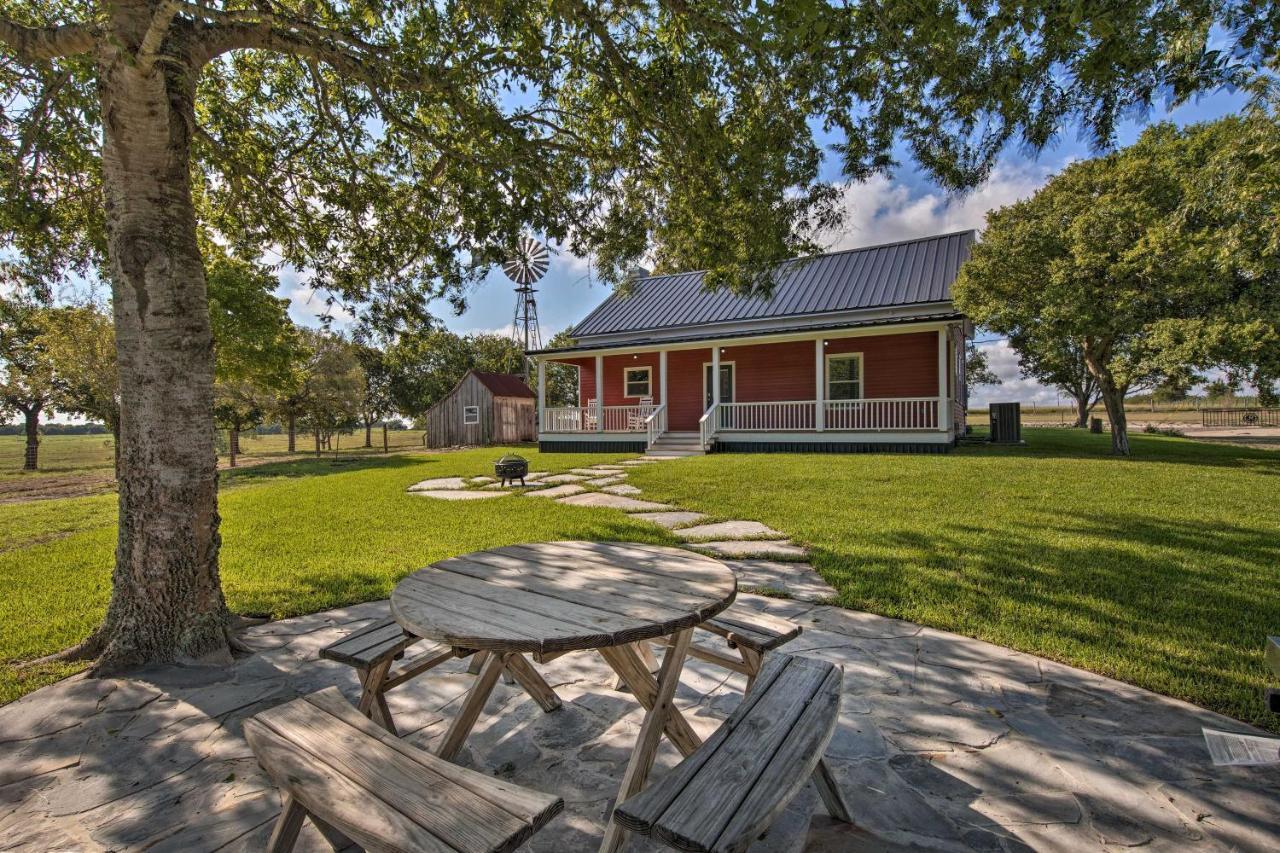 Peaceful Schulenburg Farmhouse With Fire Pit And Grill Kültér fotó