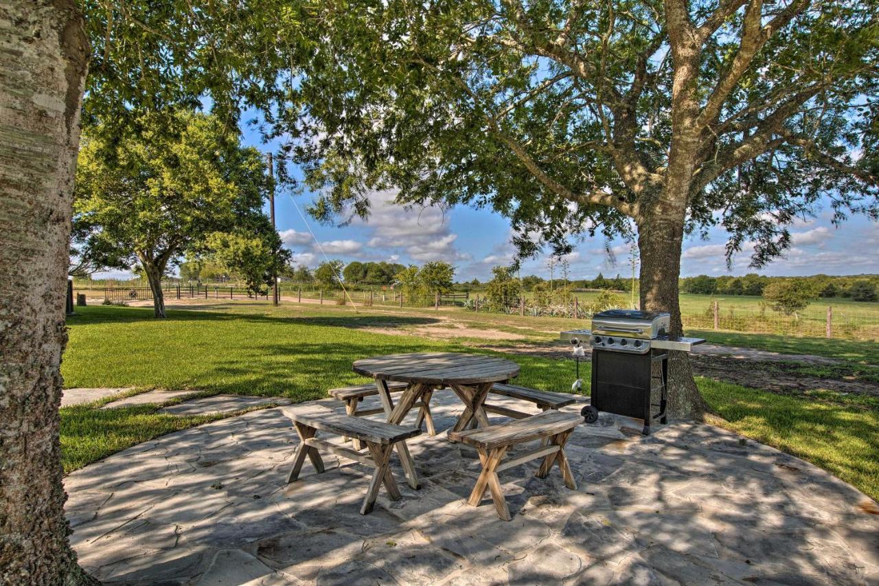 Peaceful Schulenburg Farmhouse With Fire Pit And Grill Kültér fotó